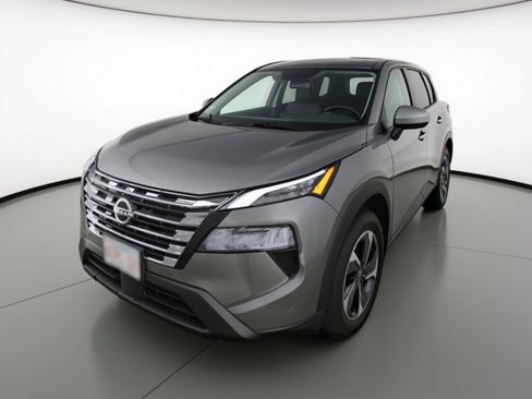 Used 2025 Nissan Rogue SV FWD image 3