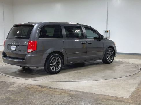 Used 2017 Dodge Grand Caravan SXT image 8