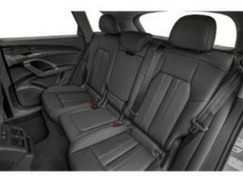Used 2026 Audi Q5 Premium Plus w/ Premium Plus AWD/4WD image 8