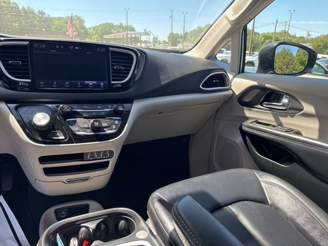 Used 2024 Chrysler Pacifica Touring-L FWD image 23