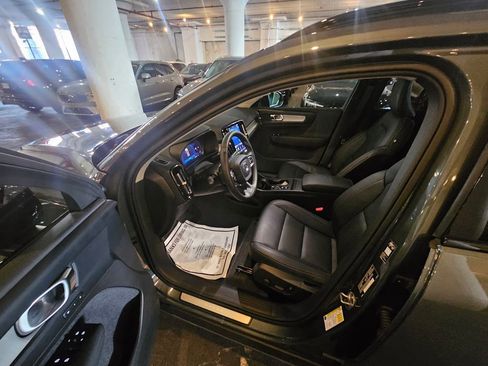 Certified 2026 Volvo XC40 B5 Core w/ Climate Package AWD/4WD image 17