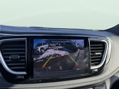 Used 2023 Chrysler Pacifica Touring-L w/ S Appearance Package image 26