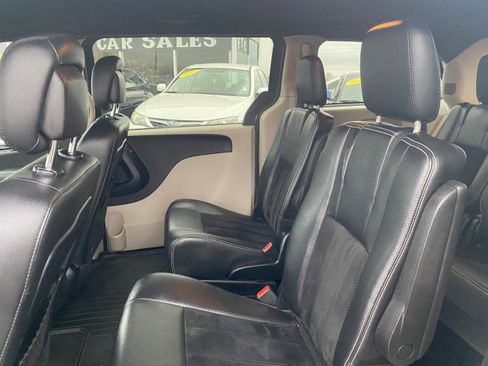 Used 2018 Dodge Grand Caravan SXT image 16