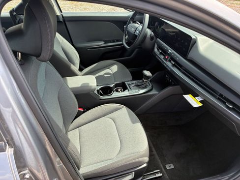 Used 2025 Kia K4 LXS image 34