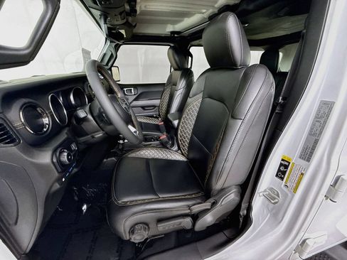 Used 2023 Jeep Wrangler Unlimited Sahara AWD/4WD image 25
