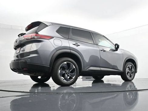 Used 2024 Nissan Rogue SV AWD/4WD image 29