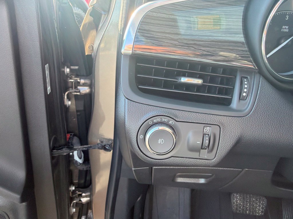 Used 2018 Buick Envision Essence AWD/4WD image 29