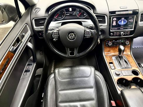 Used 2012 Volkswagen Touareg TDI AWD/4WD image 2