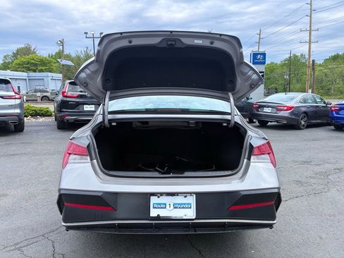 Used 2025 Hyundai Elantra Limited FWD image 11