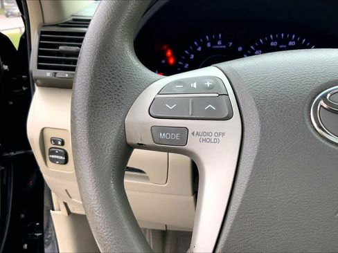 Used 2011 Toyota Camry LE FWD image 22