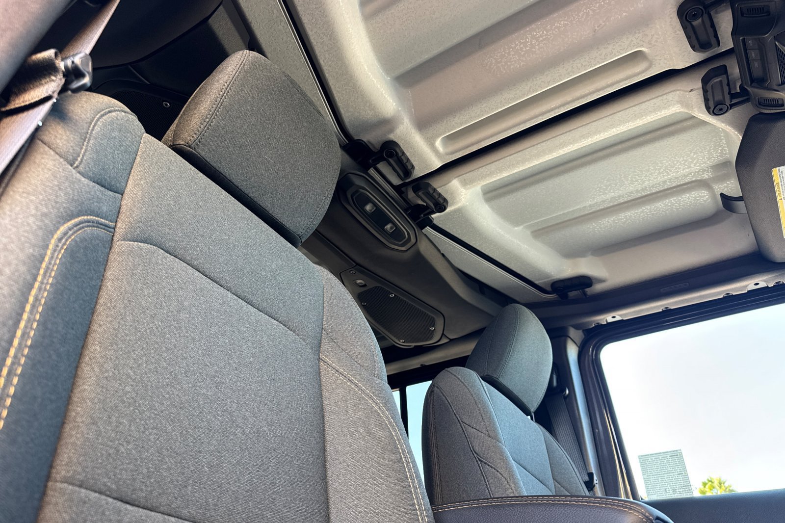 Used 2025 Jeep Wrangler Unlimited Sahara AWD/4WD image 17