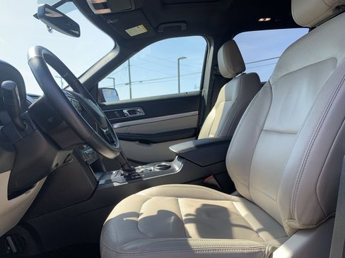 Used 2018 Ford Explorer XLT w/ Equipment Group 202A image 25