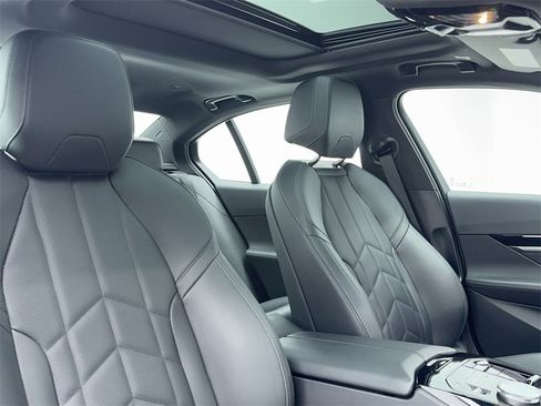 Used 2025 BMW 530i image 45