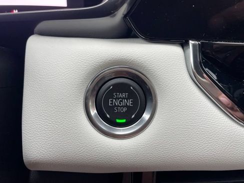 Used 2025 GMC Canyon AT4 w/ AT4X AEV Edition AWD/4WD image 21