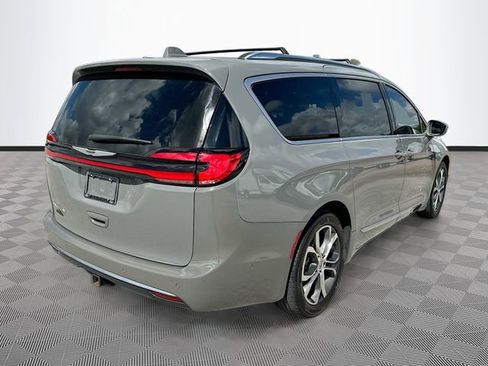 Used 2022 Chrysler Pacifica Pinnacle FWD image 5