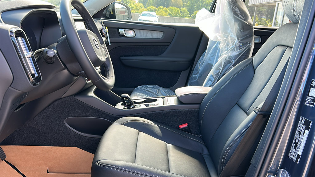 New 2026 Volvo XC40 B5 Core w/ Climate Package AWD/4WD image 10