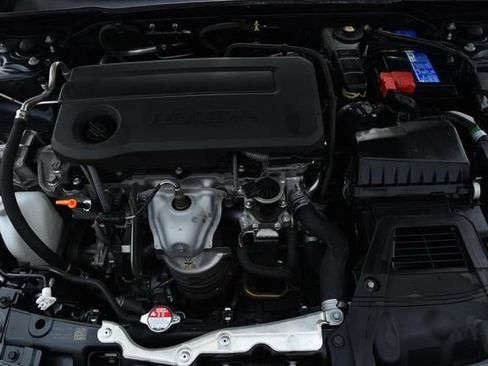 Used 2025 Honda Civic Sport image 25