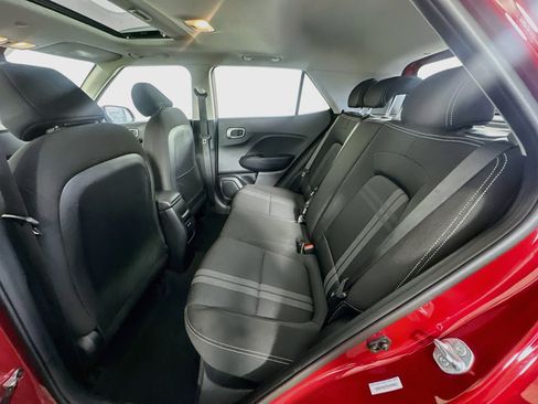 Used 2025 Hyundai Venue SEL FWD image 27