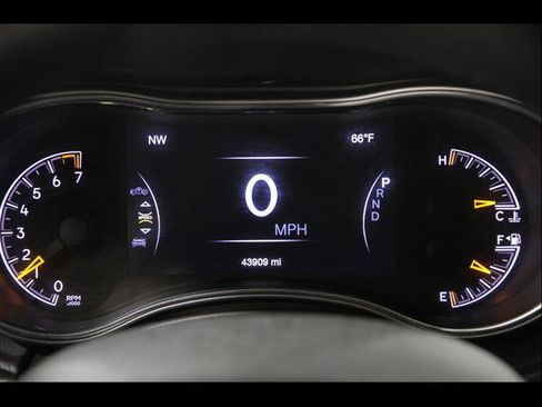 Used 2022 Jeep Grand Cherokee Laredo X image 8