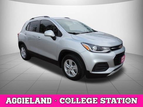 Used 2022 Chevrolet Trax LT w/ LT Convenience Package FWD image 3