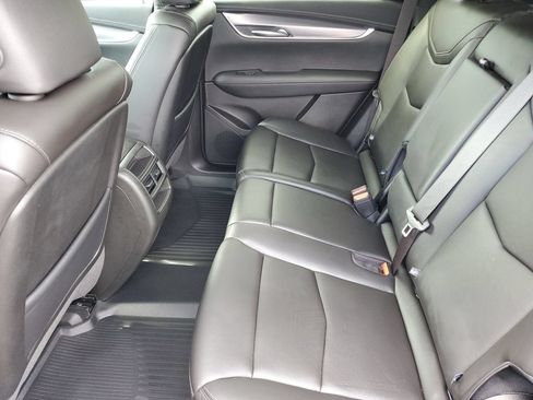 Certified 2024 Cadillac XT5 Luxury w/ LPO, Floor Liner Package AWD/4WD image 24