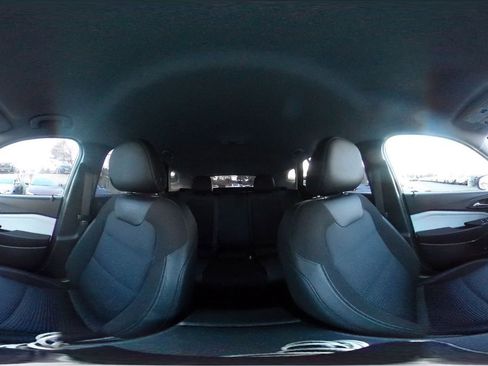 Used 2025 Chevrolet Trax LT image 42