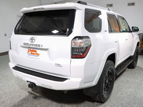 Used 2021 Toyota 4Runner SR5 AWD/4WD image 7