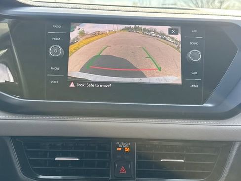 Used 2024 Volkswagen Taos SE image 29