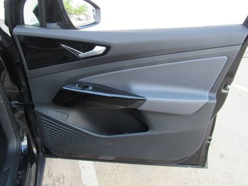 Used 2021 Volkswagen ID.4 Pro S w/ Gradient Package image 21