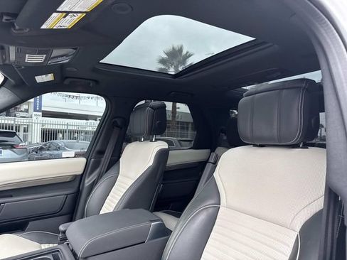 Used 2023 Land Rover Discovery Metropolitan Edition image 25