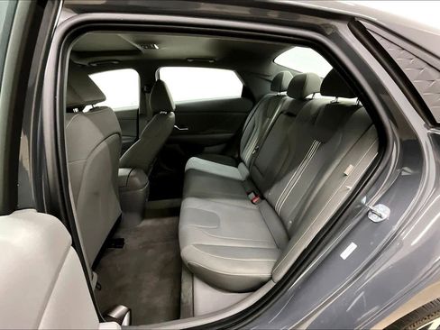 Used 2025 Hyundai Elantra SEL image 21