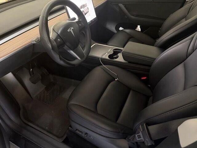 Used 2023 Tesla Model Y Long Range AWD/4WD image 3