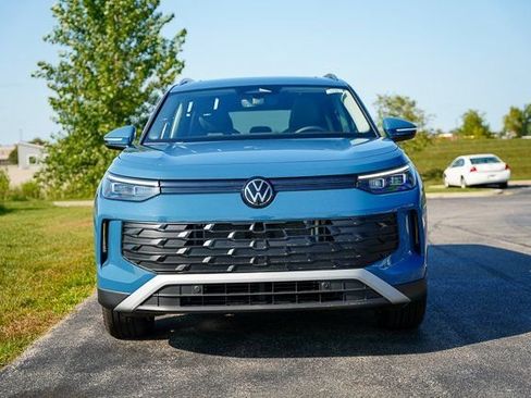New 2025 Volkswagen Tiguan SE image 47