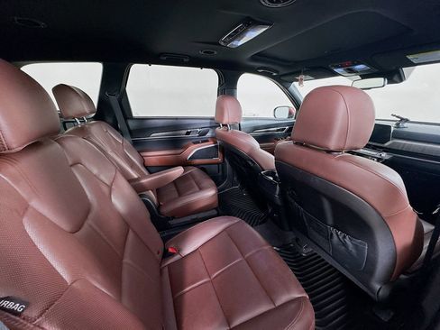 Used 2023 Kia Telluride EX w/ EX Captain's Chair Package FWD image 36