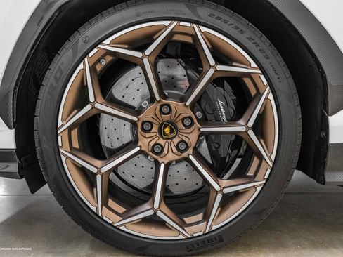 Used 2023 Lamborghini Urus Performante image 6
