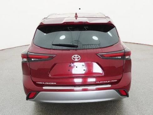 New 2026 Toyota Highlander Platinum image 7
