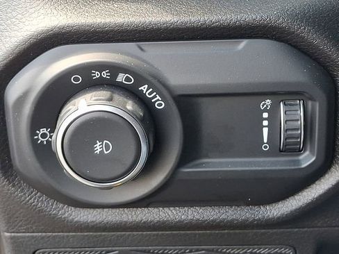Used 2025 Jeep Wrangler Unlimited Sport AWD/4WD image 23