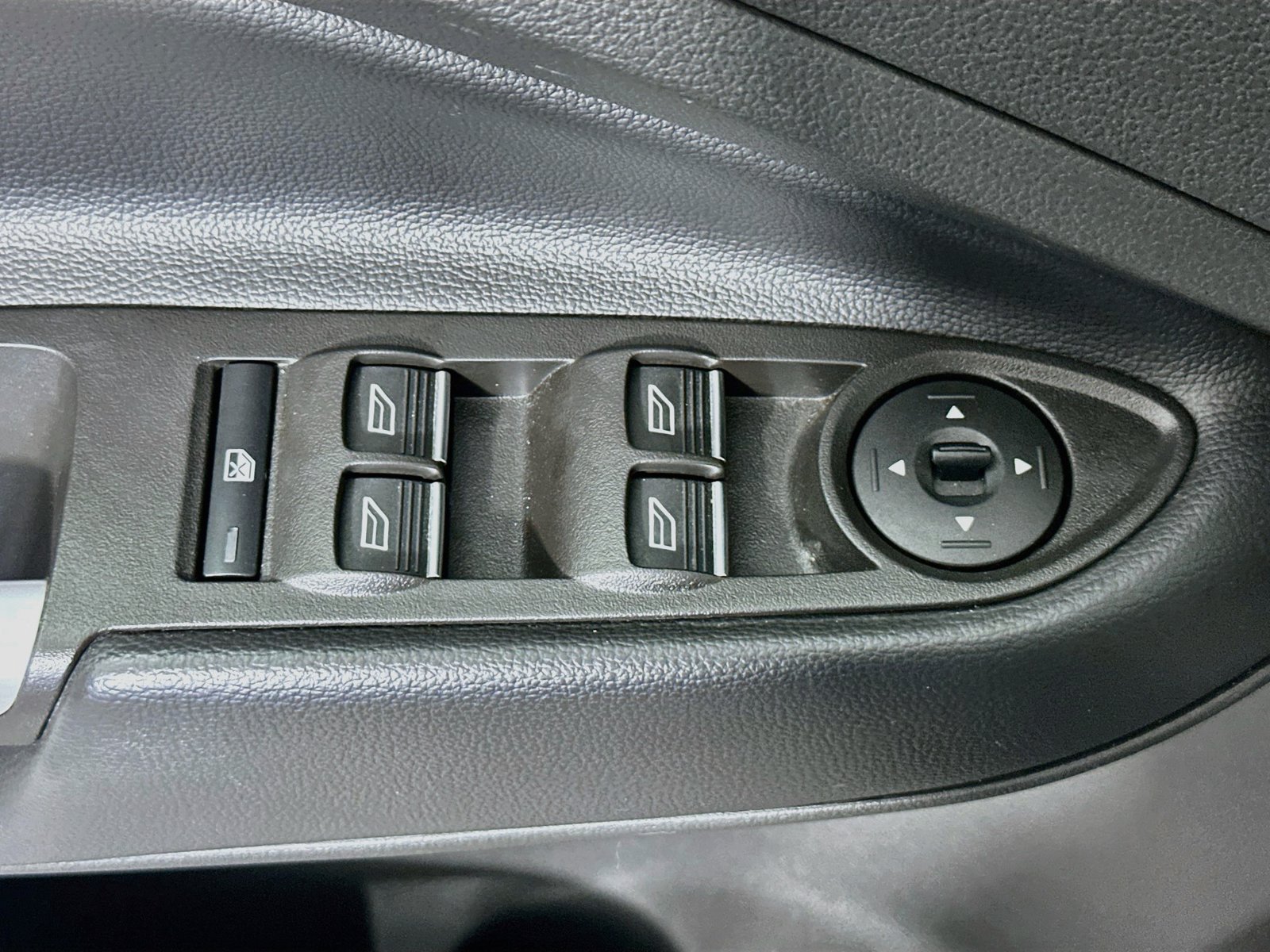 Used 2019 Ford Escape SEL AWD/4WD image 17
