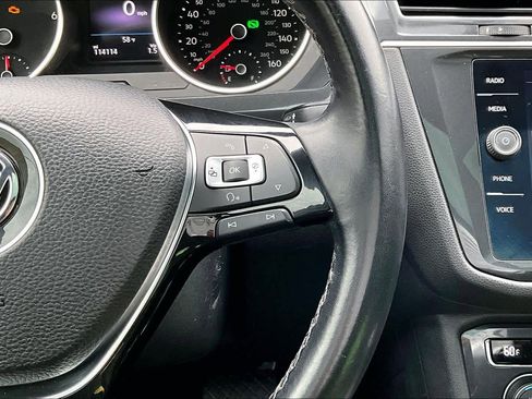 Used 2018 Volkswagen Tiguan SE w/ Panoramic Sunroof Package image 25