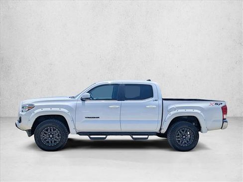 Used 2017 Toyota Tacoma SR5 w/ Tow Package RWD image 9