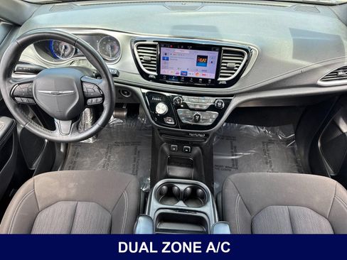Used 2021 Chrysler Pacifica Touring w/ S Appearance Package FWD image 17
