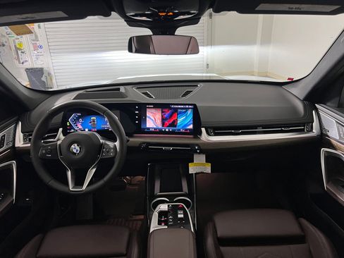 Used 2025 BMW X1 xDrive28i w/ Premium Package image 16