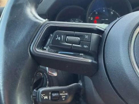 Used 2022 Porsche Macan w/ Premium Package Plus AWD/4WD image 17