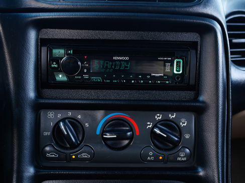 Used 2000 Chevrolet Corvette Coupe image 32