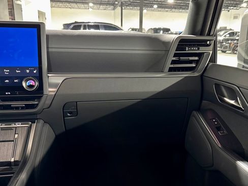 Used 2025 Lexus GX 550 image 25