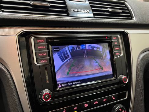 Used 2019 Volkswagen Passat 2.0T Wolfsburg w/ Wheels & Sunroof Package image 24