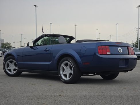 Used 2006 Ford Mustang Convertible RWD image 12