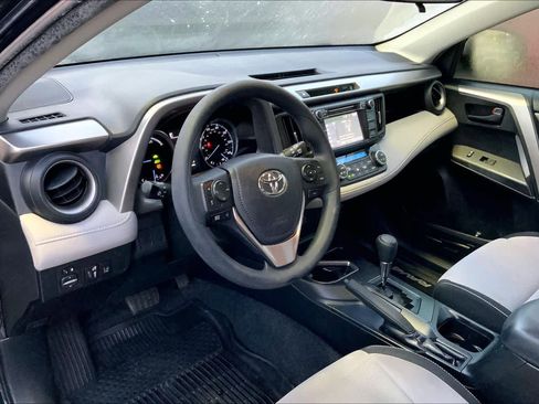 Used 2018 Toyota RAV4 LE AWD/4WD image 23