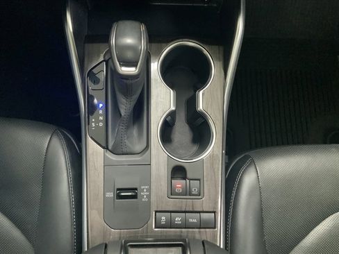 Used 2020 Toyota Highlander Platinum image 28