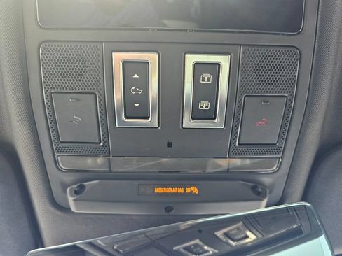 Used 2023 Land Rover Defender 110 V8 AWD/4WD image 30